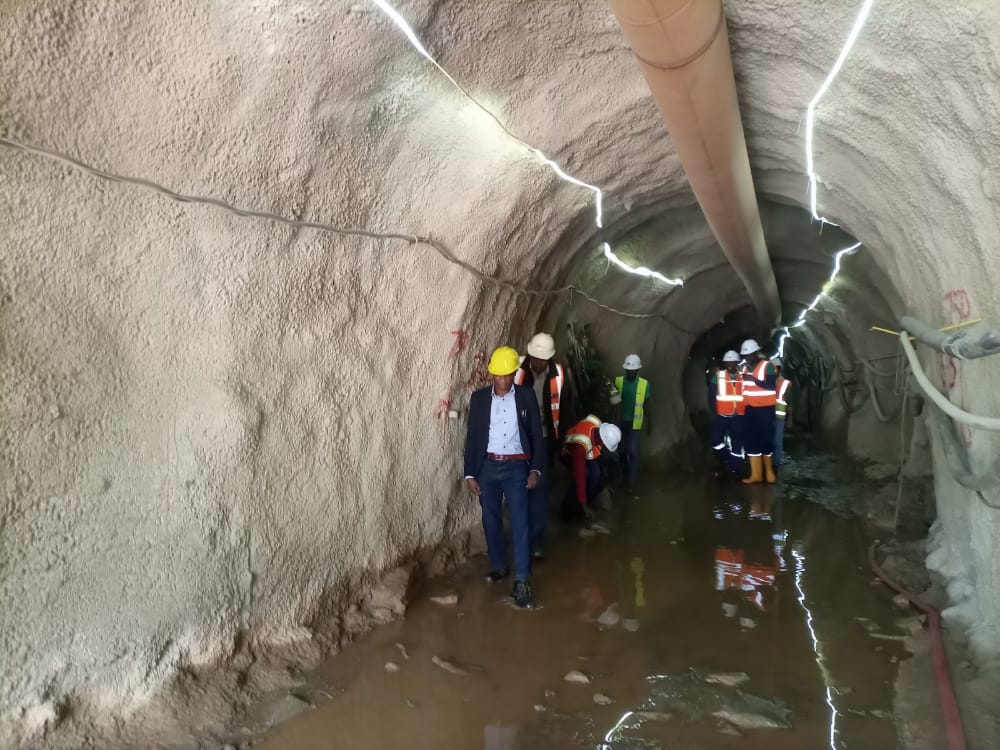 Le DG REGIDESO visite le tunnel Jiji (65m de longueur déjà creusés) – 21/4/2022